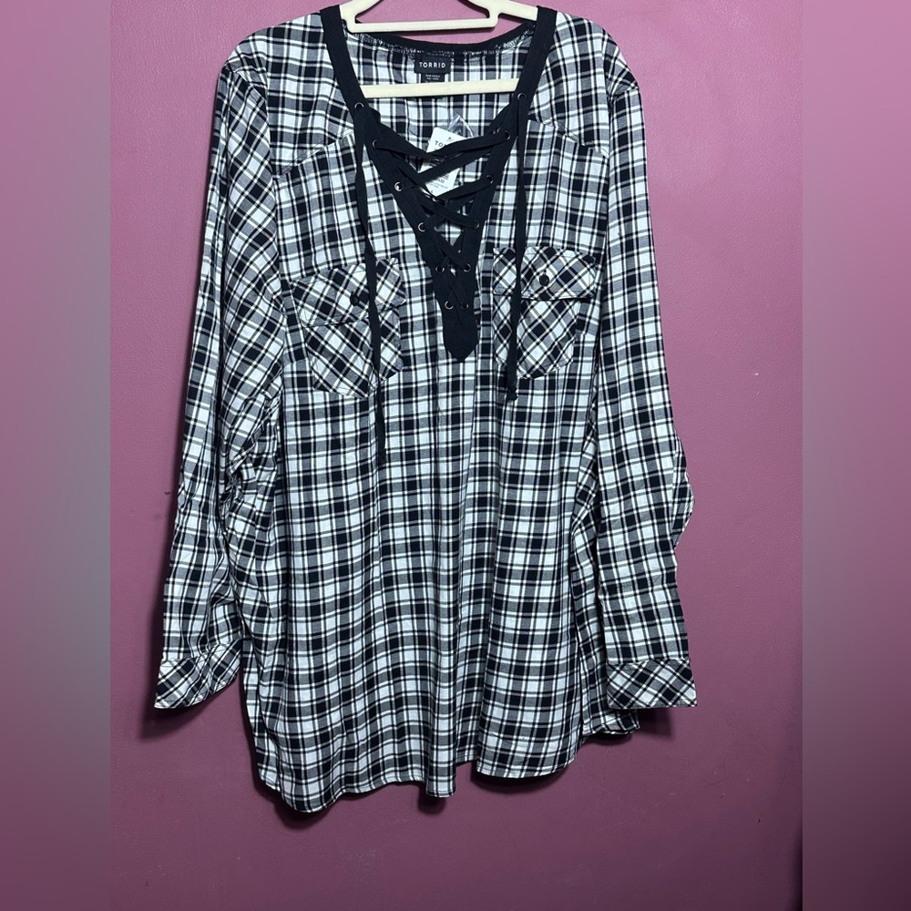 💙 Torrid Lace Up Black and White Checkered Blouse NWT